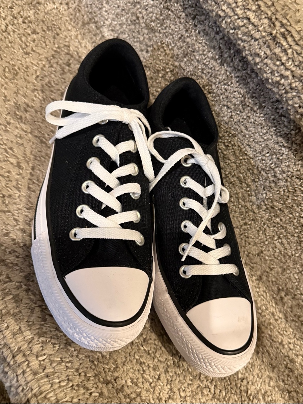 Converse Women’s Sneakers NEW
